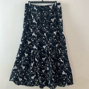 Karen Kane Women’s Long Black Skirt With White Embroidered Flowers Size L
